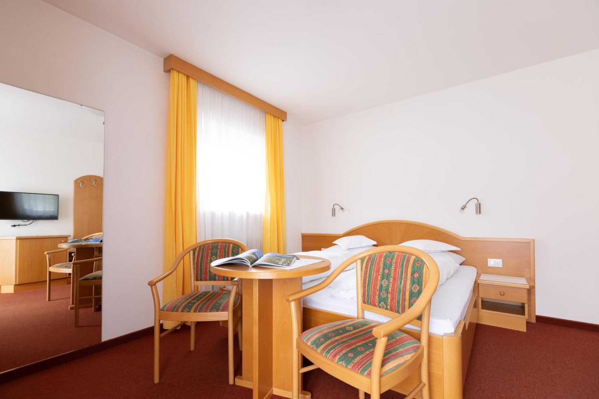 Garni Juval Hotel Tirolo Ngoại thất bức ảnh